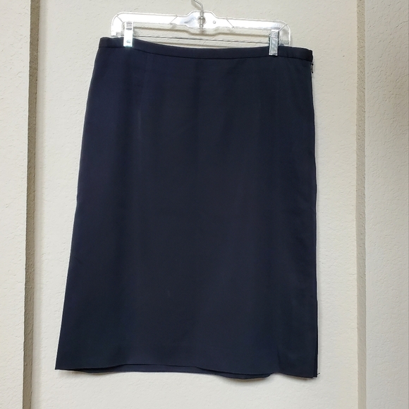 Pendleton Dresses & Skirts - Pendleton Black Silk Blend Pencil Skirt.  Size 14p